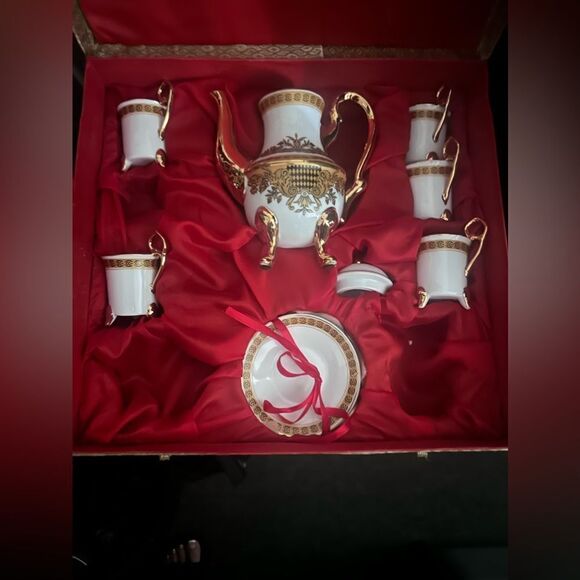 Vintage Used Fine China Tea Set 5 cups 5 plates and tea pot with lid beautiful - Picture 3 of 11